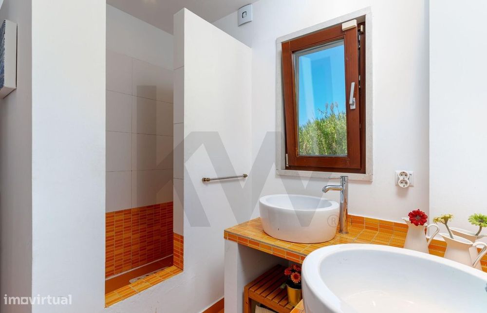 Moradia T4+1 com piscina, jardim amplo e garagem | Barcarena