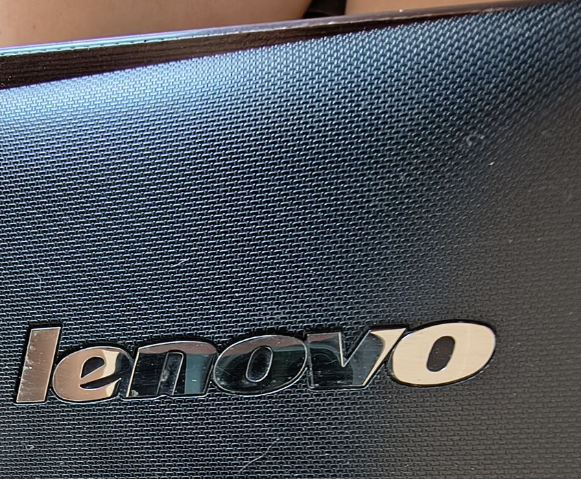 Laptop Lenovo, stary typ