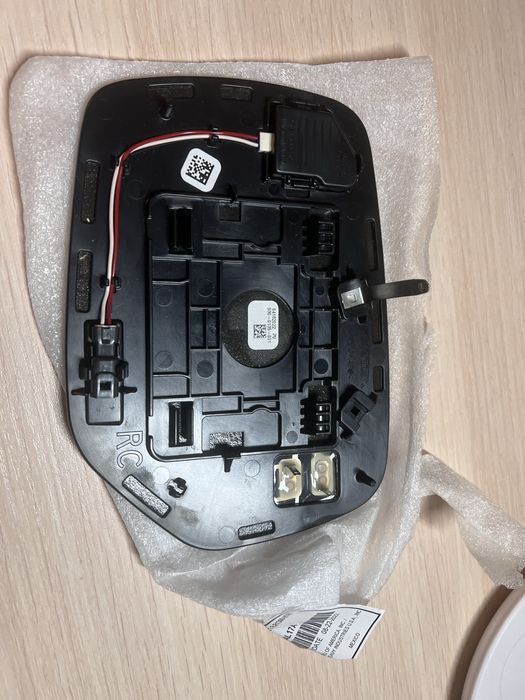 Правий вкладиш дзеркала заднього виду. Ремкомплект  правого дзеркала.