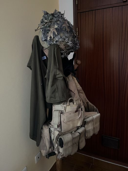 Kit Airsoft: Colete Tático (c/ Pouches), Capacete e Luvas
