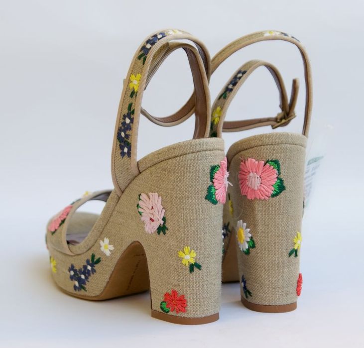 TABITHA SIMMONS sandały koturny espadryle kwiaty

Obserwuj