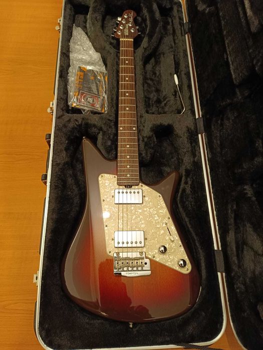 Guitarra Music Man Albert Lee HH