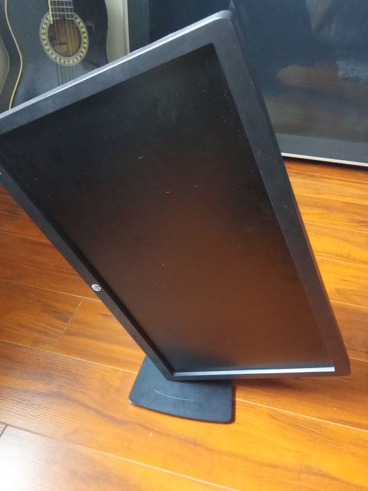 Ecrã HP 75 Hz com risco no meio