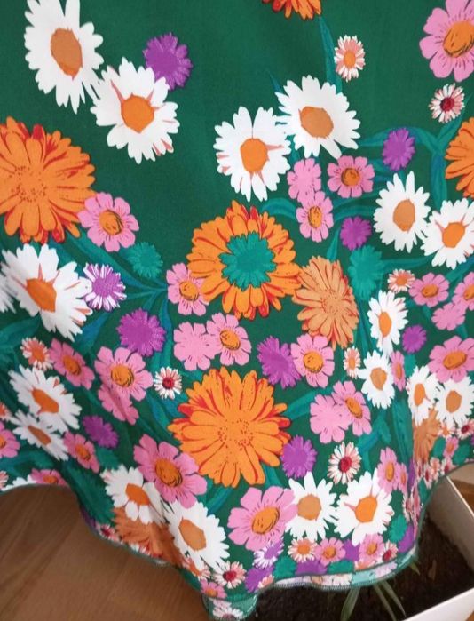 Vestido comprido verde com padrão floral tamanho 44
