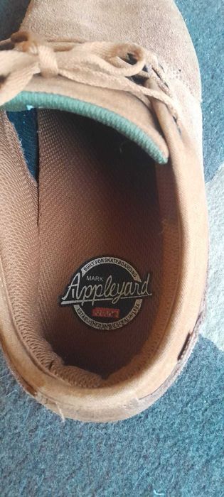 sapatilhas Globe em camurça quase novas