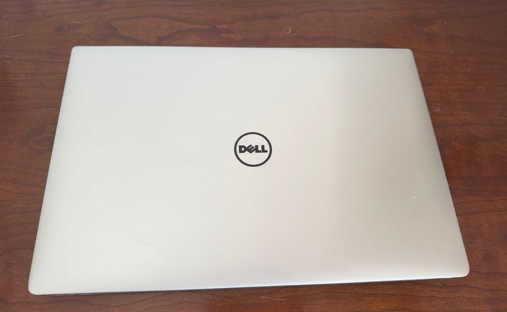 Dell Precision 5510 15.6" FHD / i7-6820HQ / 16 GB RAM / 512 GB SSD / Quadro M1000M64585032514435122