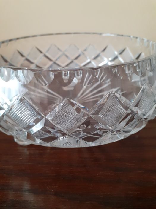 Kryształowa  bombonierka na trzech nóżkach z czasów PRL