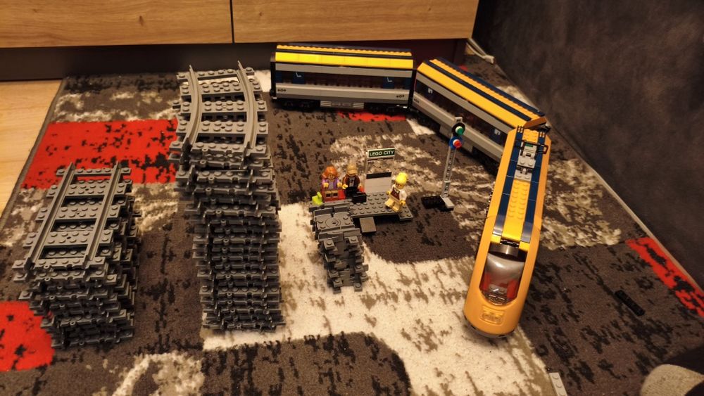 LEGO City 60197 - Pociąg pasażerski (Zestaw złożony)