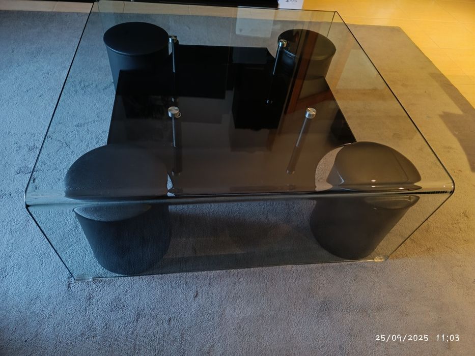 Mesa de centro com 4puffs