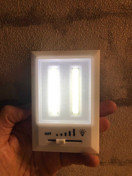 Продам яркий фонарик с магнитиками (на холодидьник) с регулятором