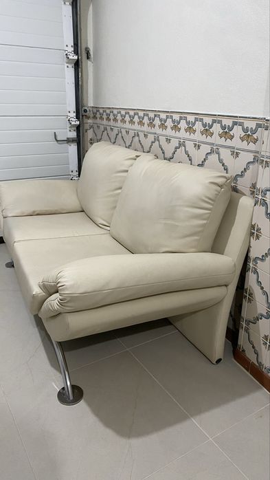 Sofa 2 lugares em pele genuina marca Santi d’Italia