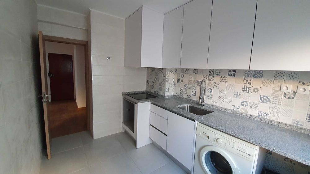 Apartamento T3 em Linda Velha para arrendamento