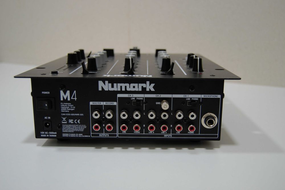 Mesa de mistura Numark M4