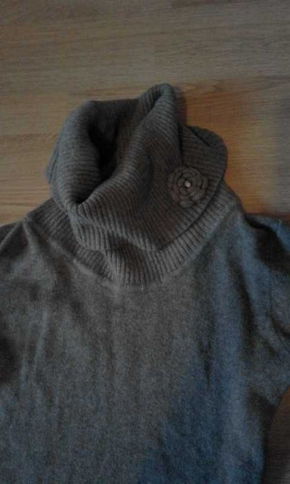 sweter golf beżowy długi 38