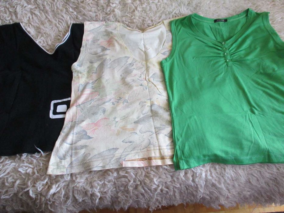 Trzy bluzki: zielona , czarna z białym nadrukiem  i żółta w wzór kwiatowy  w wym. SIZE M