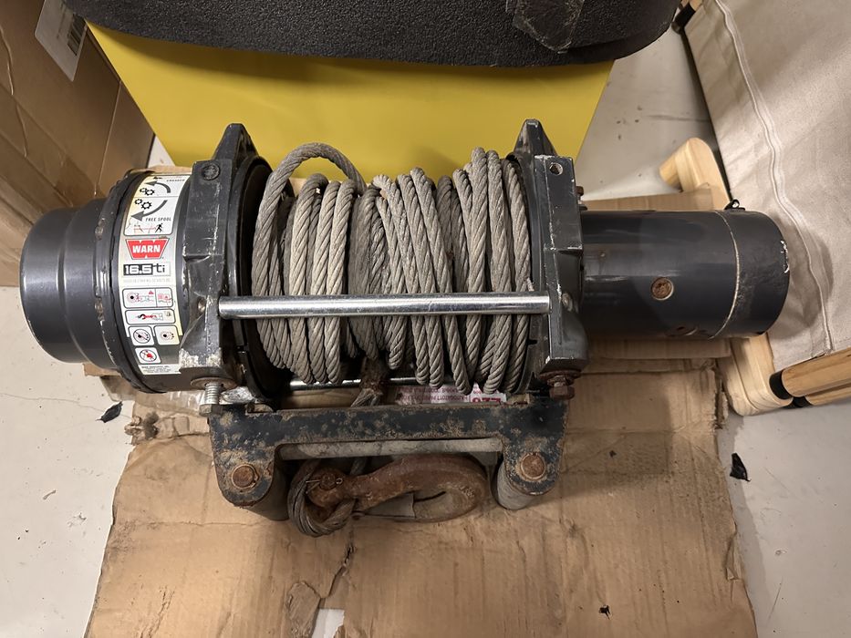 Wyciągarka WARN 16.5Ti – 7484 kg – komplet, bardzo dobry stan.