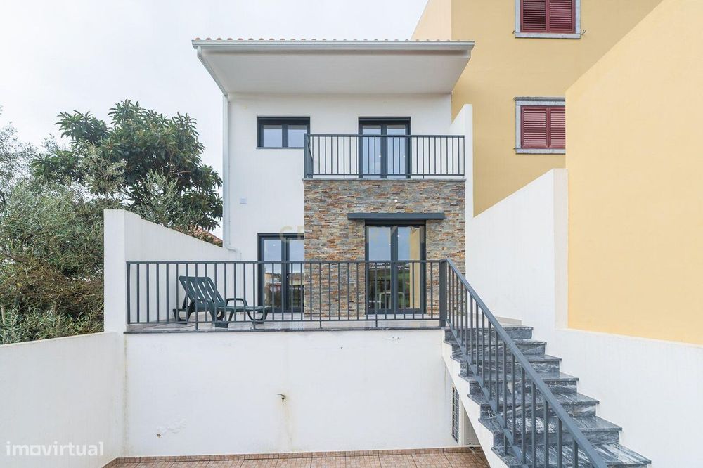 Moradia T3 localizada na aldeia de Cheleiros - Mafra