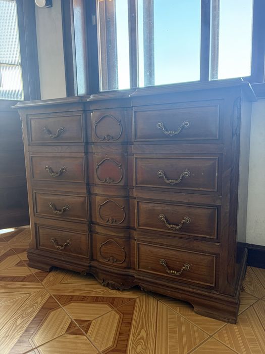 Comoda antiga em madeira