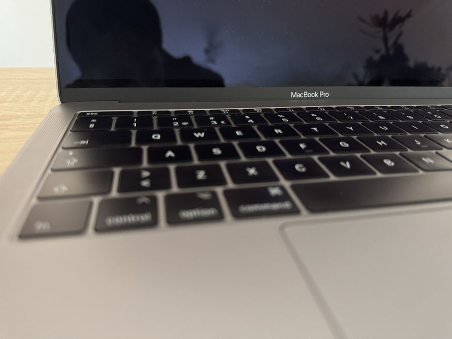Macbook pro 13 i5 2017497401938104832004