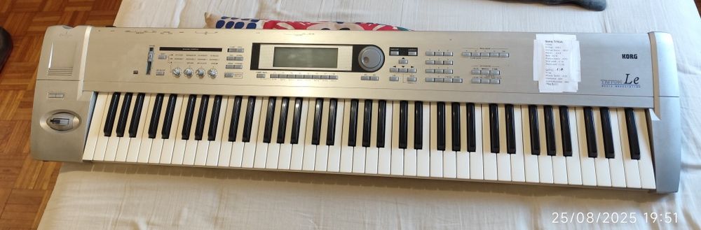 Teclado sintetizador KORG Triton lê 76 teclas