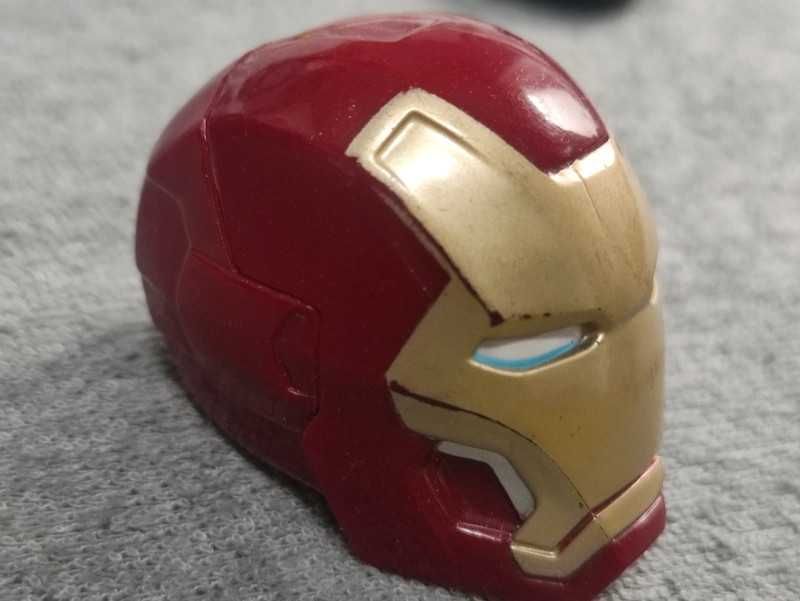 breloczek/figurka głową Iron Man