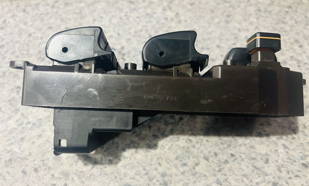 Блок управління склопідйомниками Toyota Hilux