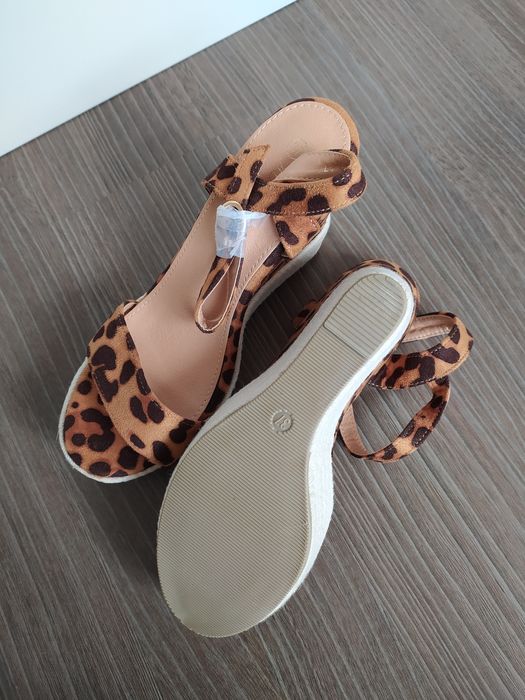 Sandálias de Cunha NOVAS