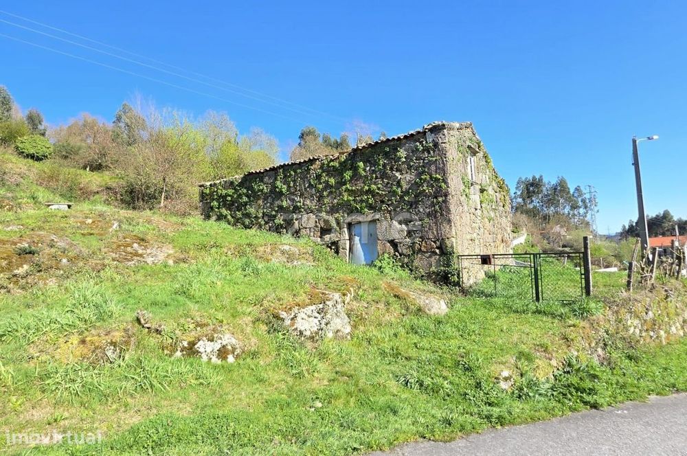 Moradia para restauro - Ribeira do Neiva