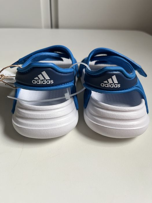 Piankowe sandały dla dziecka Adidas na rzepę