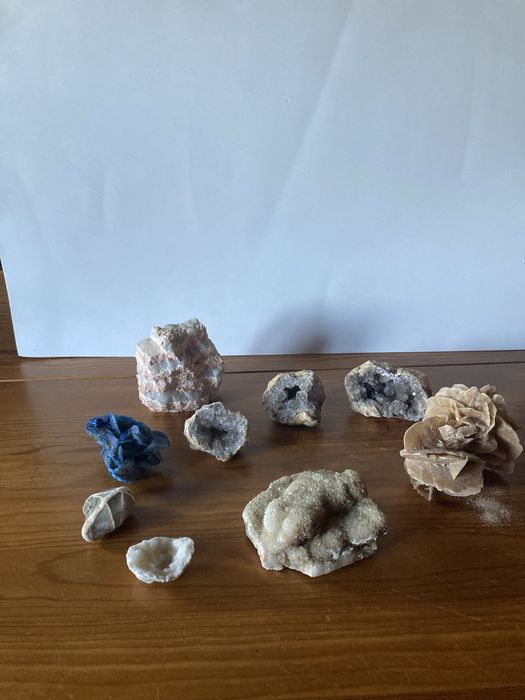 Pedras ornamentais, geodos ,rosas do deserto e outras