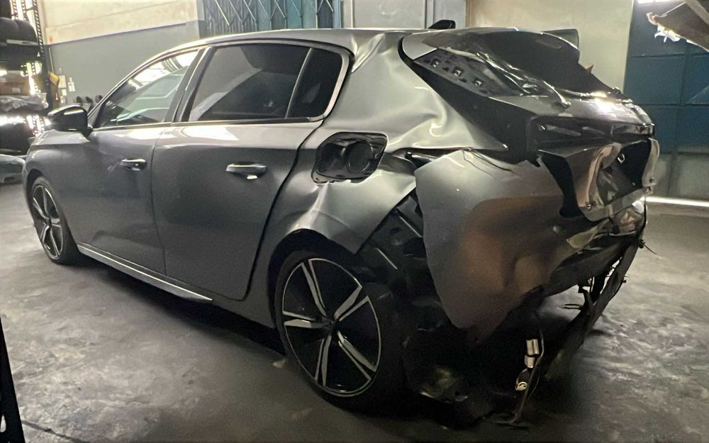 Peugeot 308 III 1.6 Plug-In Hybrid, 2024 - SALVADO - IVA Dedutível