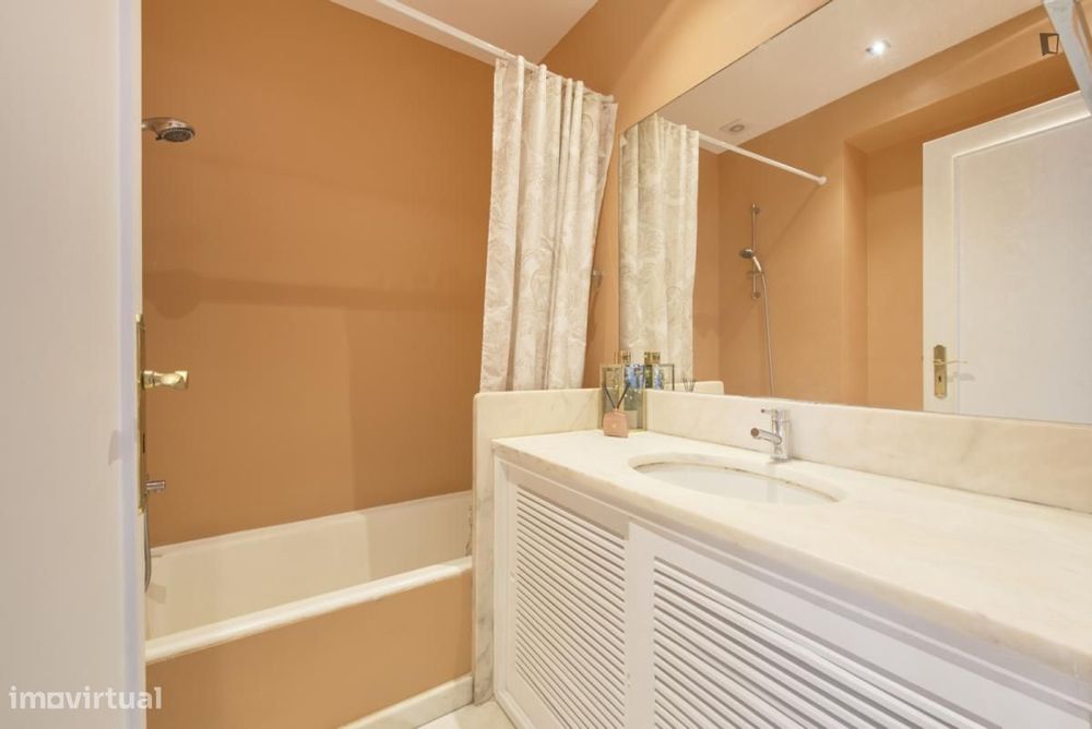 Quarto - localizado em Entrecampos Lisbon