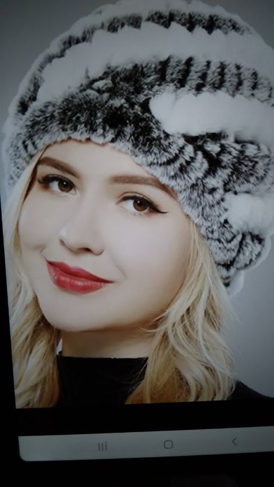 Красивая зимняя шапочка