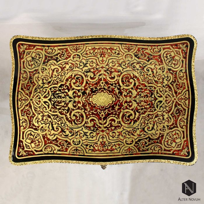 Elegancki stolik - toaletka w stylu Boulle