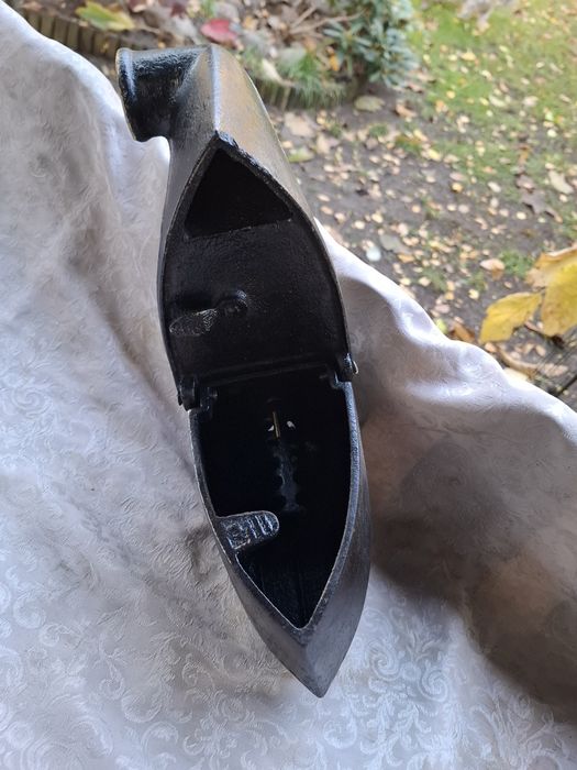 Żelazko węglowe typ komin.