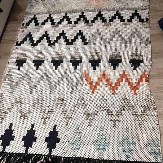 Tapete moderno com padrão - Semi-novo