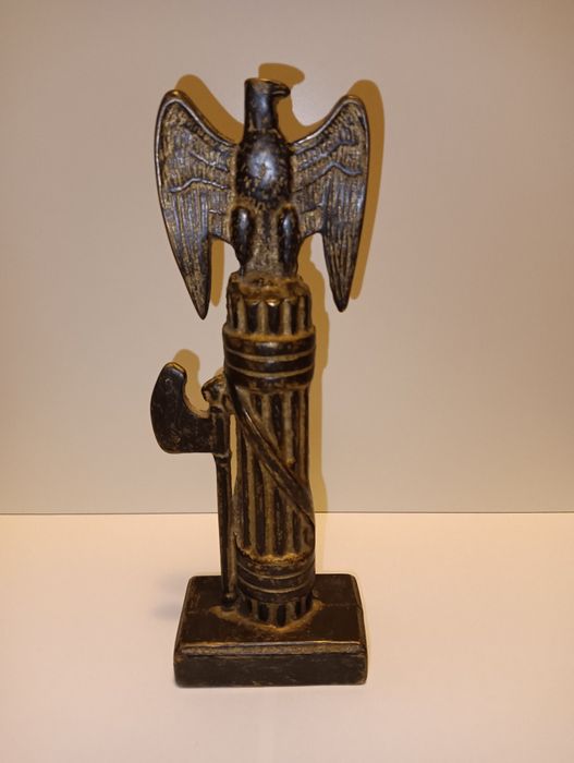 Włoska faszystowska statułetka ,,Fasces"