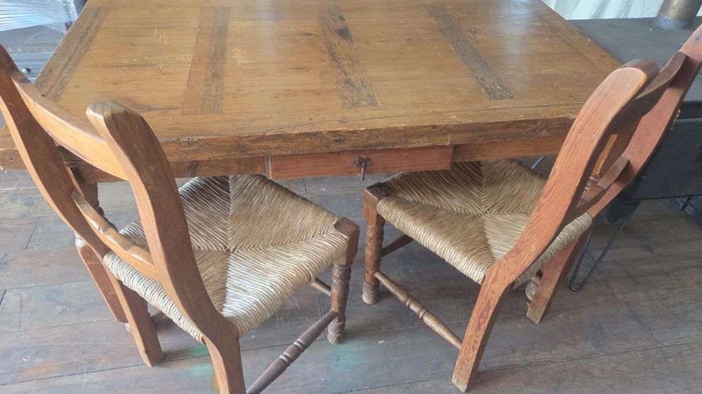 Mesa rustica  e cadeiras