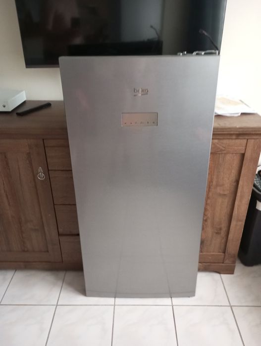 Drzwi, panel, półki, Beko MCNA406E33ZXB

Drzwi chłodziarki do lodówki