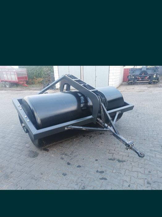 Wał łąkowo polowy łąkowy gładki na kołach hydrauliczny