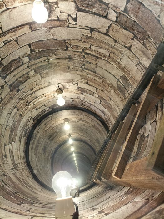 Studnia 1 metr średnicy.efekt głębi ,bez dna 3D