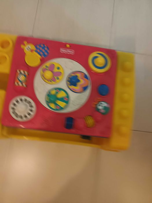Mesa interactiva da marca Fisher-Price