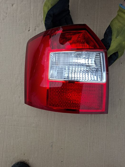 Audi a4 b6 kombi lampa tylna lewa lewy tyl