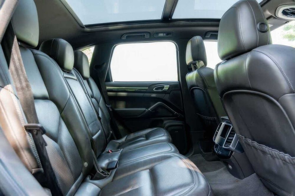 Porsche Cayenne      2016