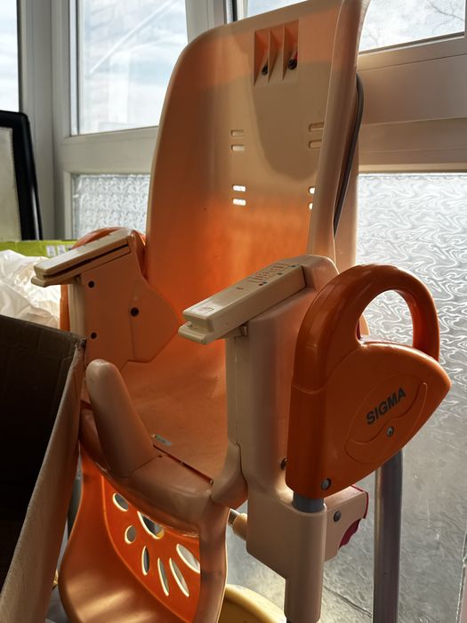 Стільчик  зі столиком для годування