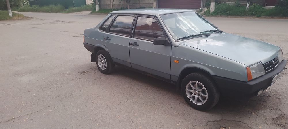 Автомобіль Ваз 21099