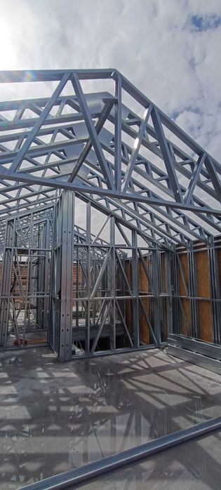 Construa com aço leve (LSF) &  Reparação de telhados - Construção Civil