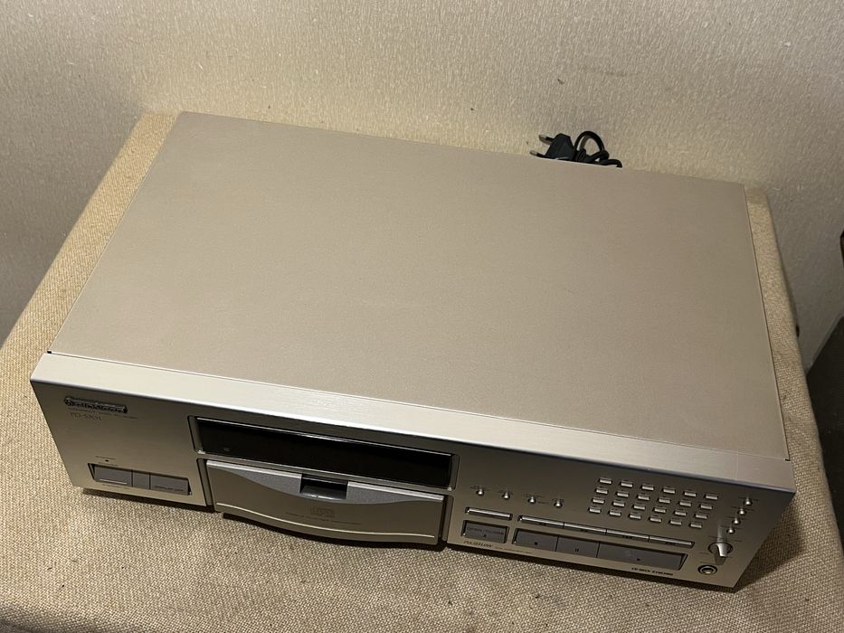 Высококачественный CD-проигрыватель премиум класса PIONEER PD-S701