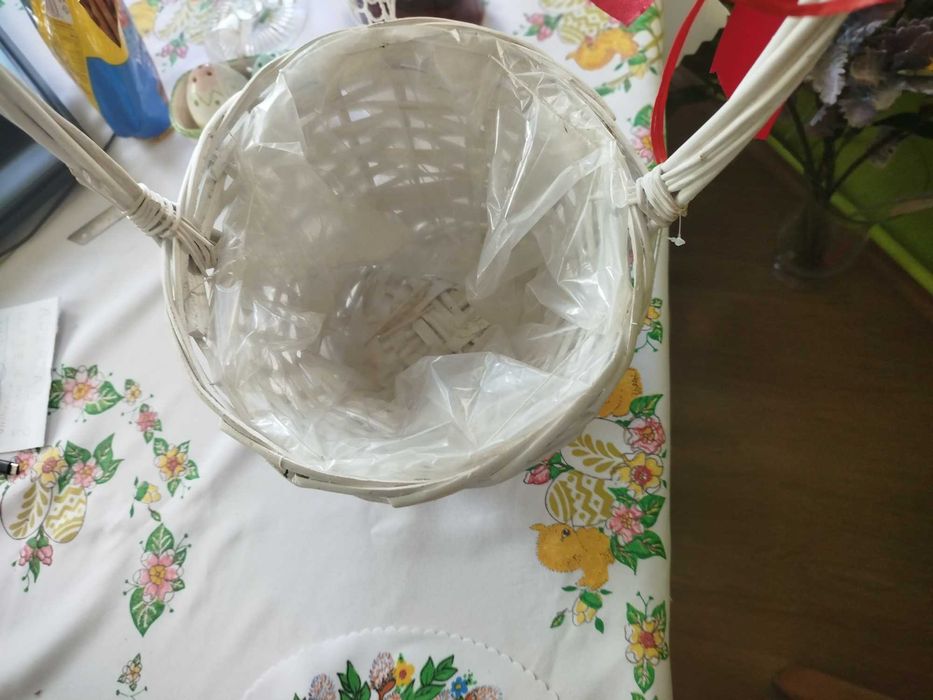 Kosz biały prezentowy