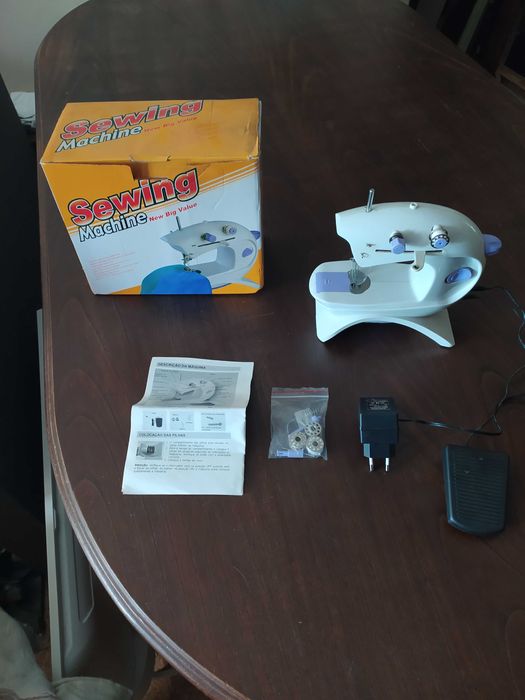 Máquina de costura portátil